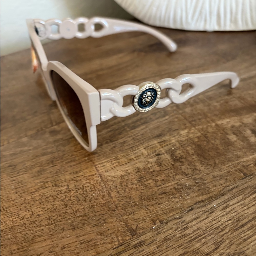 Chic Beige Sunglasses with Decorative Accent